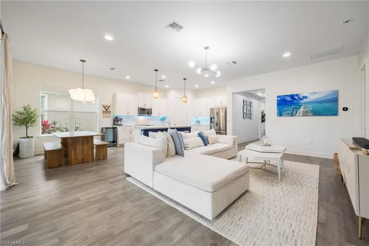 3323  Pilot  CIR, Naples, FL 34120