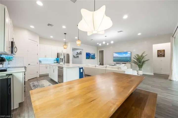 3323  Pilot  CIR, Naples, FL 34120