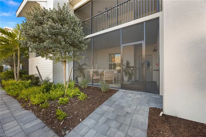 View of exterior entry with stucco siding