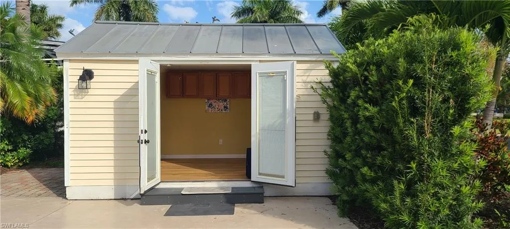 View of outbuilding with an outbuilding