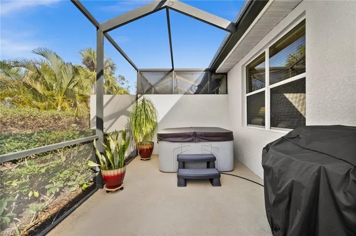 Screened Lanai w/Spa