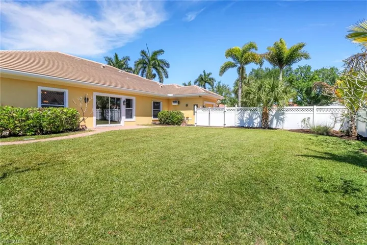 Large second fenced yard, perfect for pets and play yard.