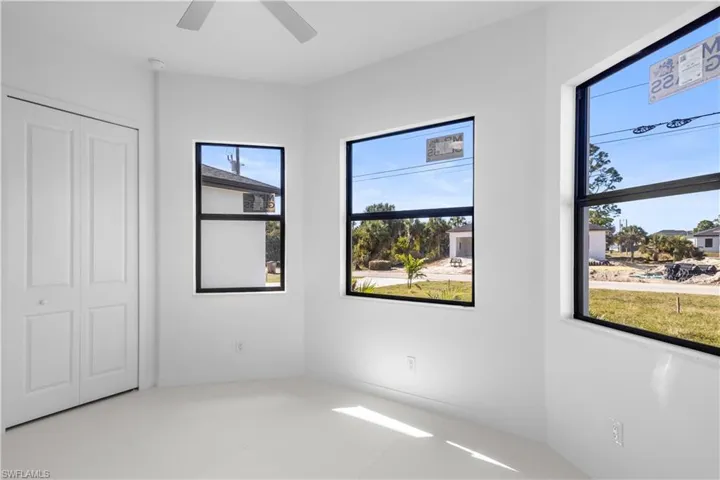 Unfurnished bedroom with a ceiling fan and a closet