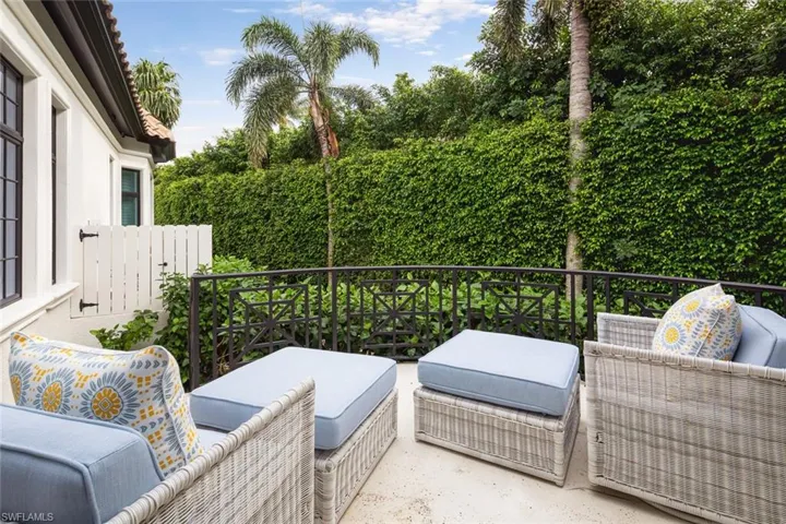 2595  Half Moon  WALK, Naples, FL 34102