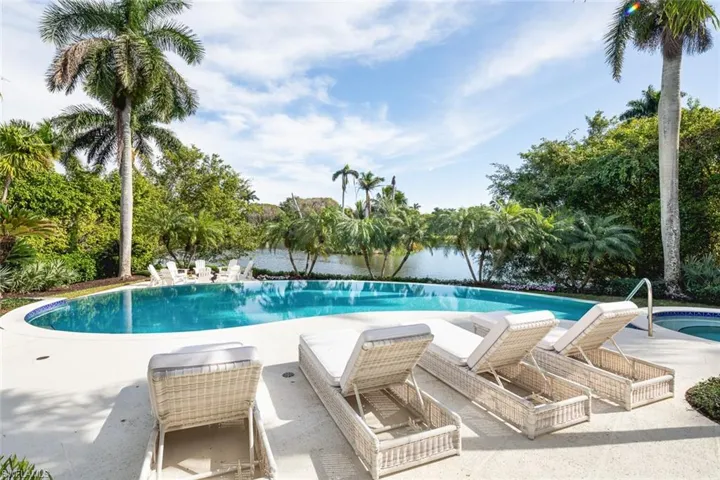 2595  Half Moon  WALK, Naples, FL 34102