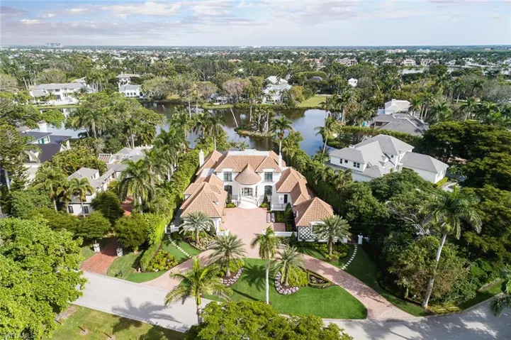 2595  Half Moon  WALK, Naples, FL 34102