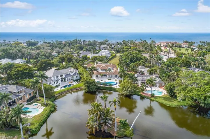 2595  Half Moon  WALK, Naples, FL 34102