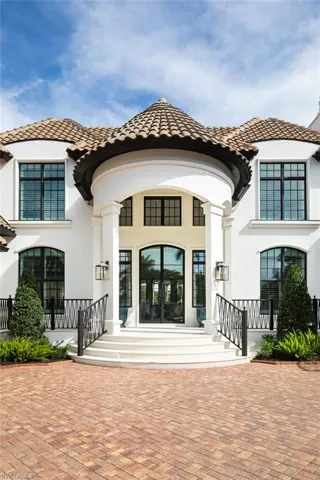 2595  Half Moon  WALK, Naples, FL 34102