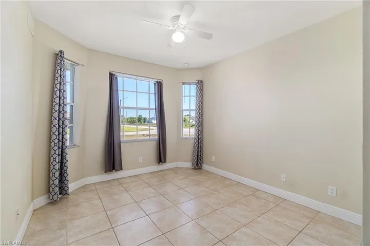 Guest bedroom 1.