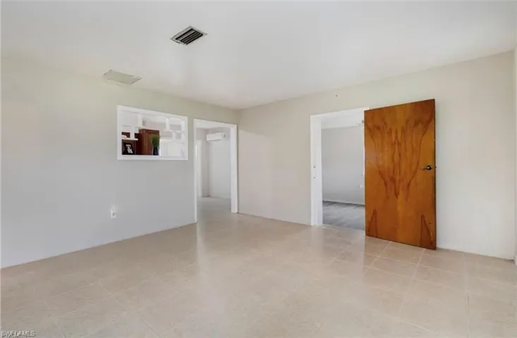 Unfurnished room with light tile patterned floors