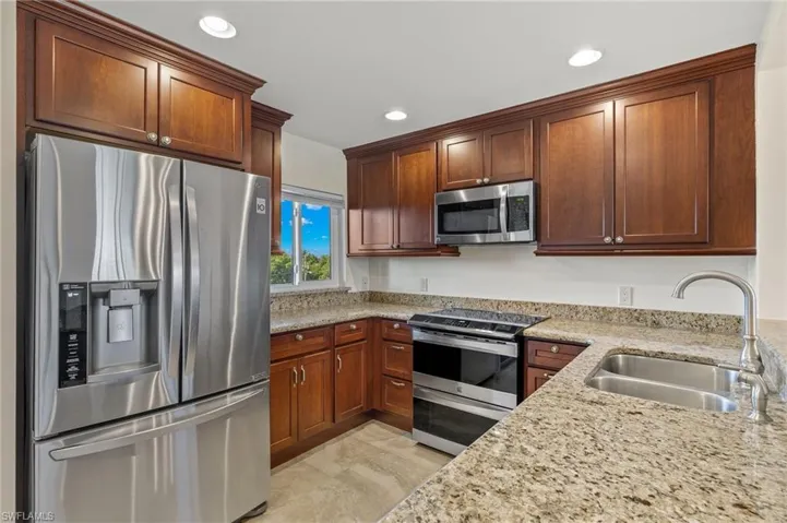 7402  Lake Breeze  DR, Fort Myers, FL 33907