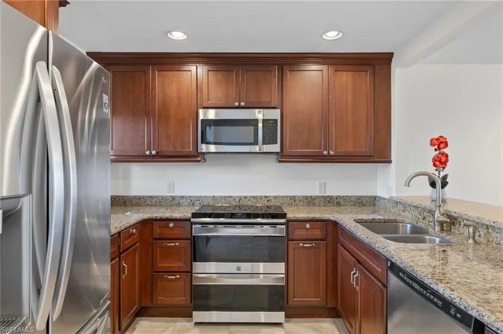 7402  Lake Breeze  DR, Fort Myers, FL 33907