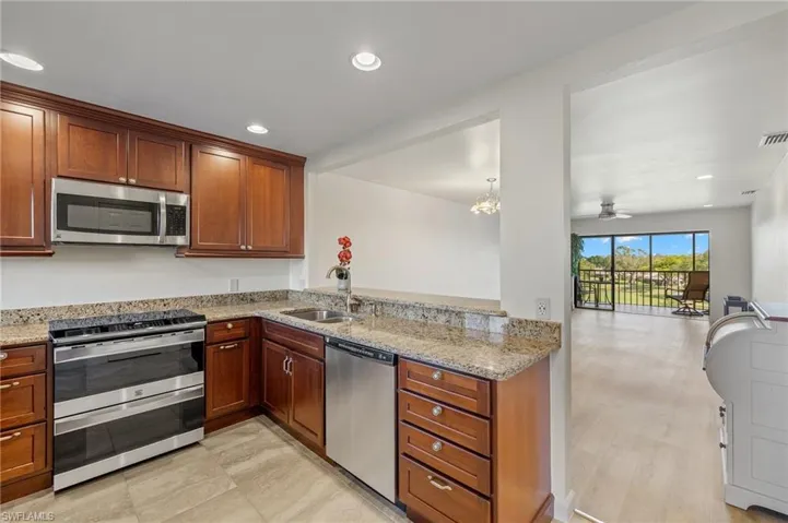 Updated Granite Kitchen with Newer Stainless appliances & Breakfast Bar