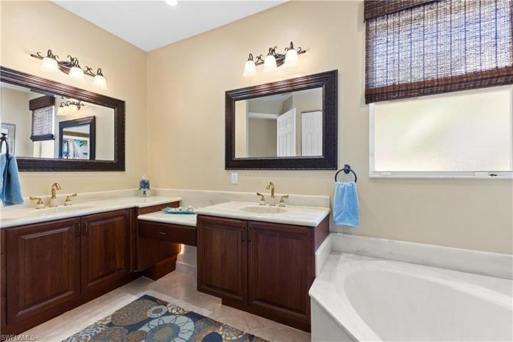 20398  Foxworth  CIR, Estero, FL 33928