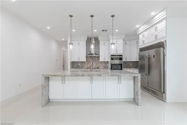 3098  Pine Tree  DR, Naples, FL 34112