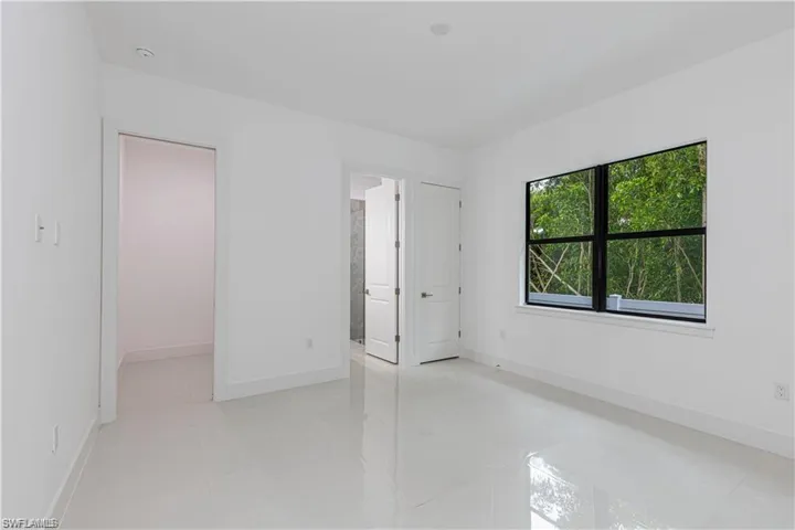 3098  Pine Tree  DR, Naples, FL 34112