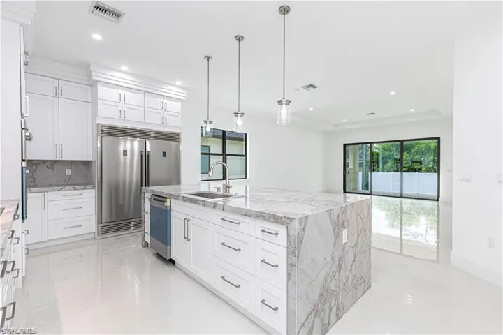 3098  Pine Tree  DR, Naples, FL 34112