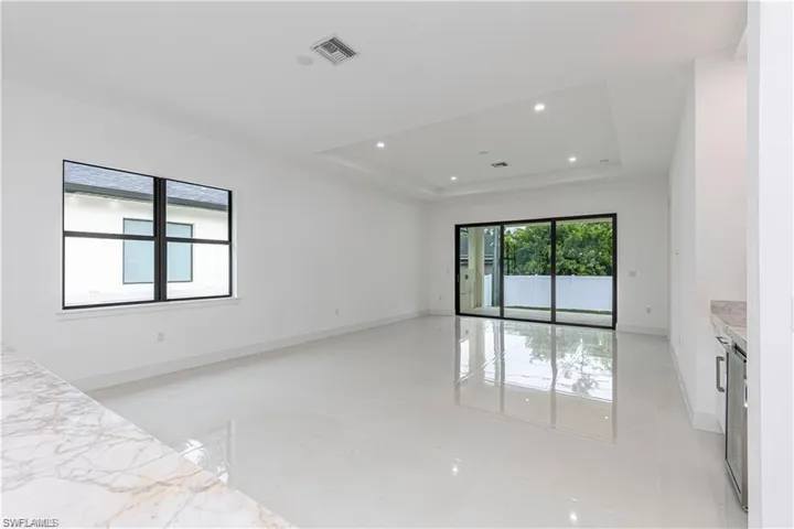 3098  Pine Tree  DR, Naples, FL 34112