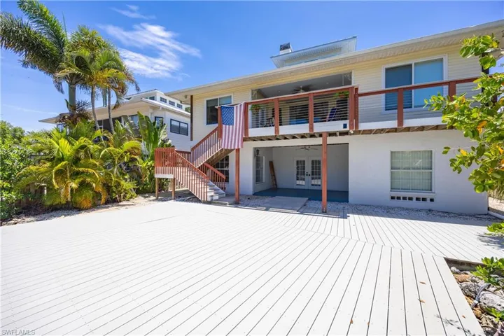 Upper lanai, lower patio, massive deck space