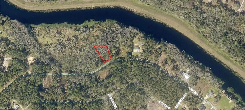9044-1579-28  Sequoia  DR, Ocklawaha, FL 32179