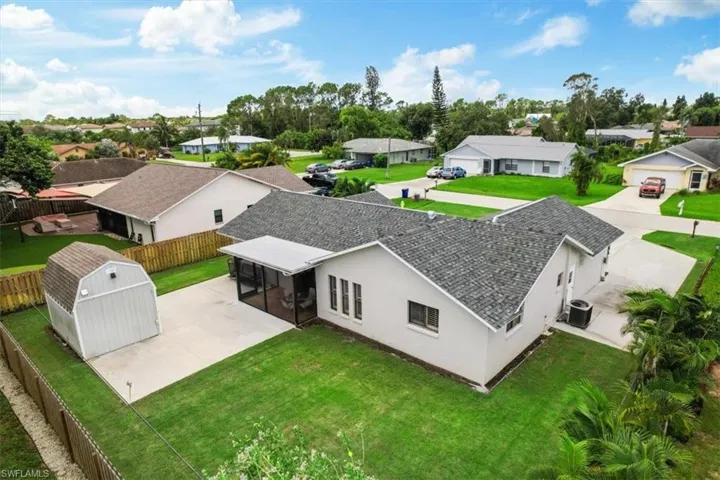 Birds eye view of property