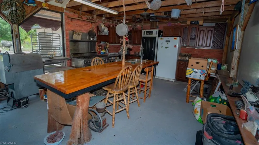 Dining room with sink, ceiling fan, and concrete flooring