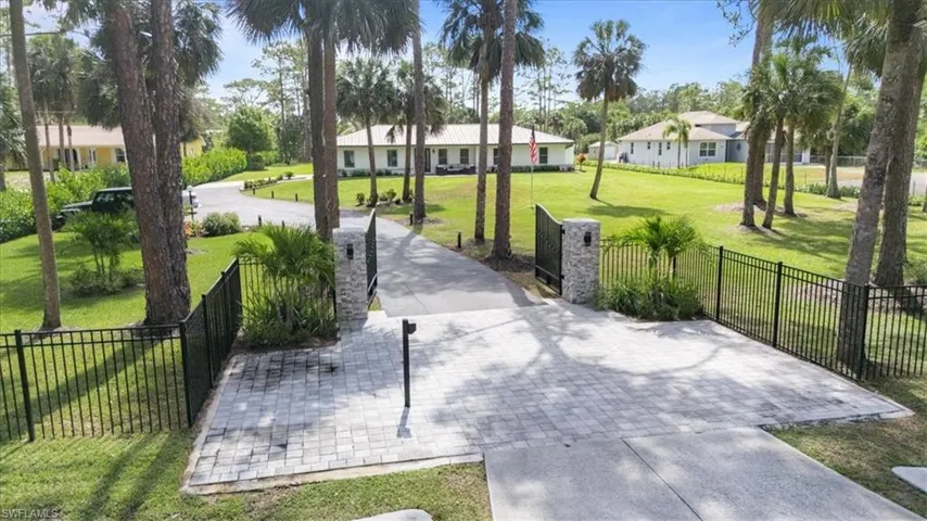 1440 8th St Ne, Naples, Florida 34120
