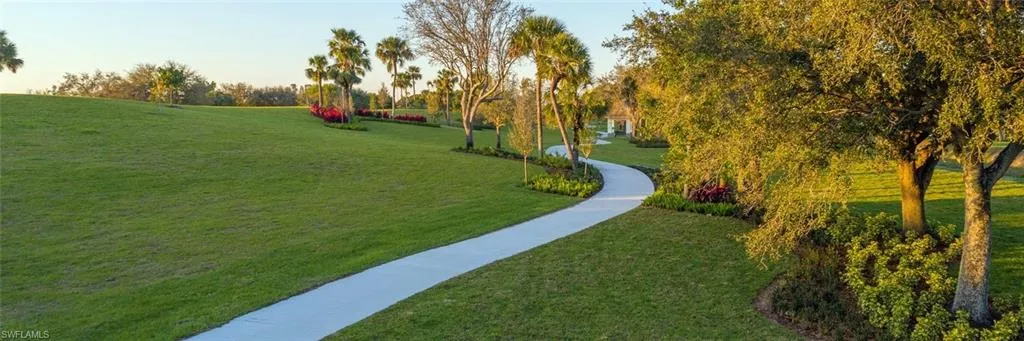 Surrounding community with a yard