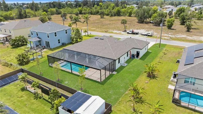 Birds eye view of property featuring a residential view