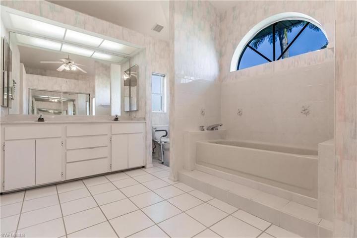 2518 SW 52nd LN, CAPE CORAL FL 33914