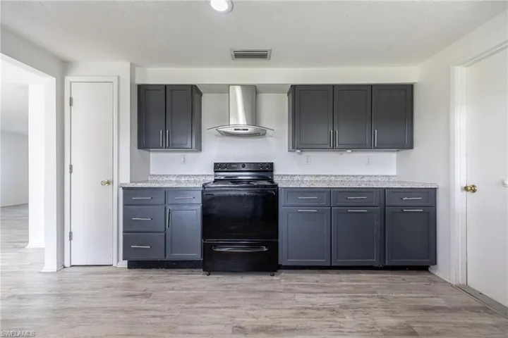 2526 Ivanhoe St, Port Charlotte, Florida 33952