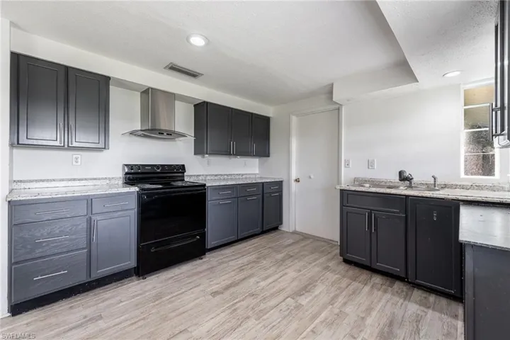 2526 Ivanhoe St, Port Charlotte, Florida 33952