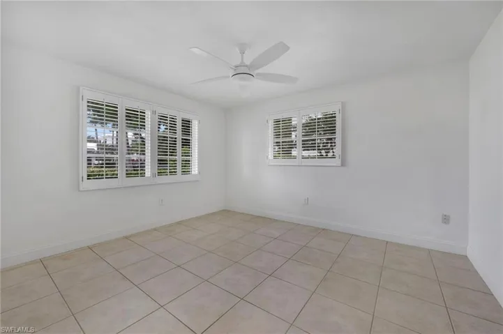 656  Binnacle  DR, Naples, FL 34103
