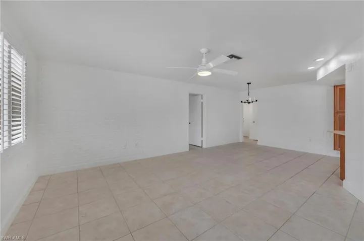 656  Binnacle  DR, Naples, FL 34103