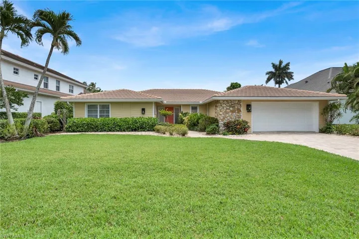 656  Binnacle  DR, Naples, FL 34103