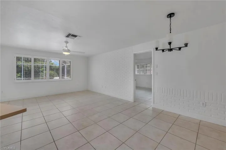 656  Binnacle  DR, Naples, FL 34103