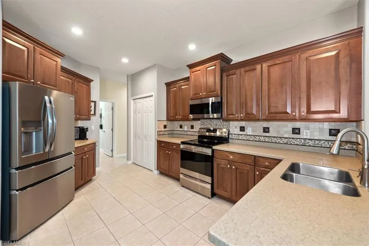 9646  Blue Stone  CIR, Fort Myers, FL 33913