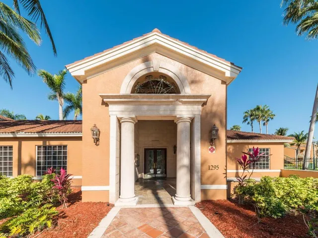 1185  Wildwood Lakes  BLVD, Naples, FL 34104