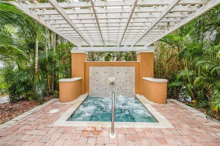 1185  Wildwood Lakes  BLVD, Naples, FL 34104