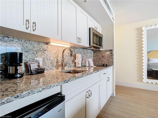 Full kitchenette