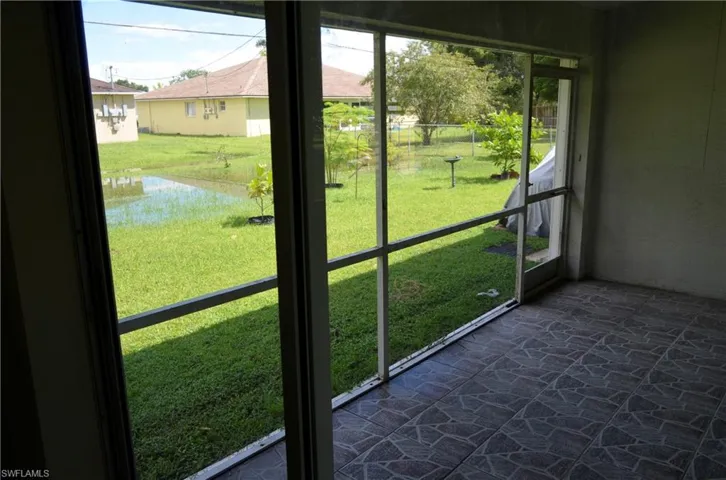 Unfurnished lanai