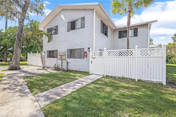 7737  Tamara Lee  CT, Fort Myers, FL 33907