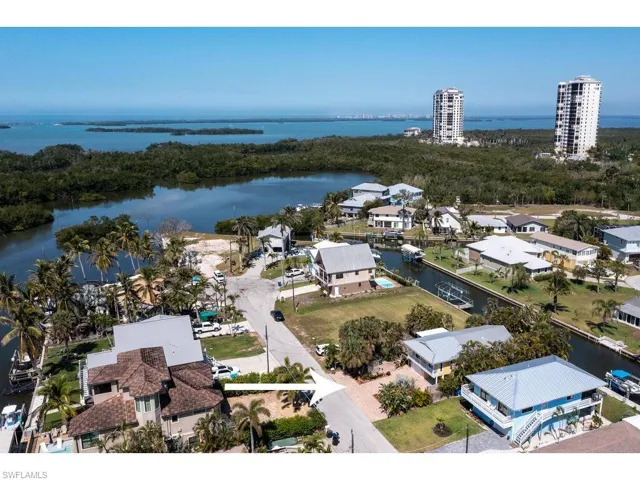 Drone / aerial view featuring a water view and gulf access