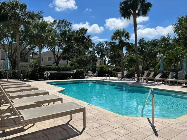 2150 Aberdeen Ln # 7, Naples, Florida 34109