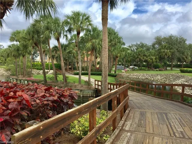 2150 Aberdeen Ln # 7, Naples, Florida 34109