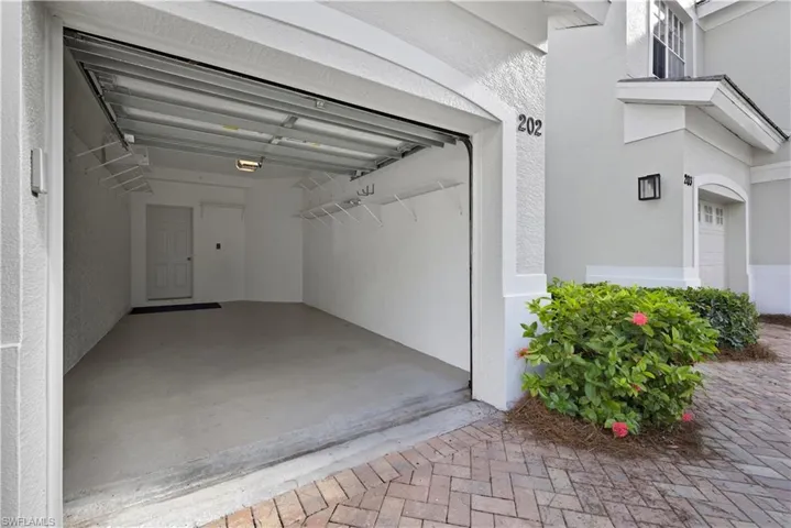 2150 Aberdeen Ln # 7, Naples, Florida 34109