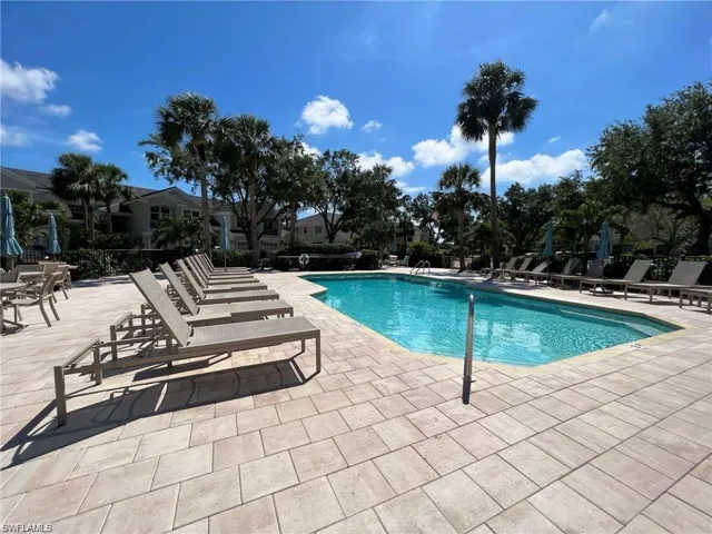 2150 Aberdeen Ln # 7, Naples, Florida 34109