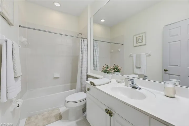 2150 Aberdeen Ln # 7, Naples, Florida 34109