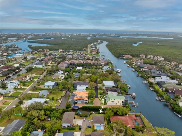 Minutes to the beautiful Bonita Beaches and gulf!