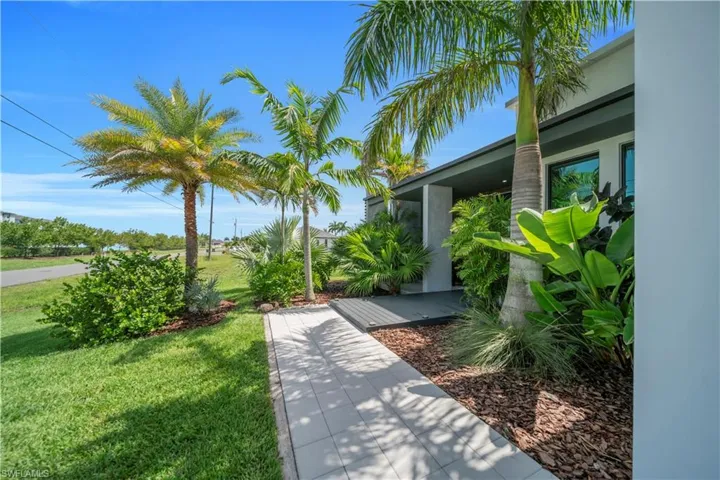 3801 Sw 17th Pl, Cape Coral, Florida 33914